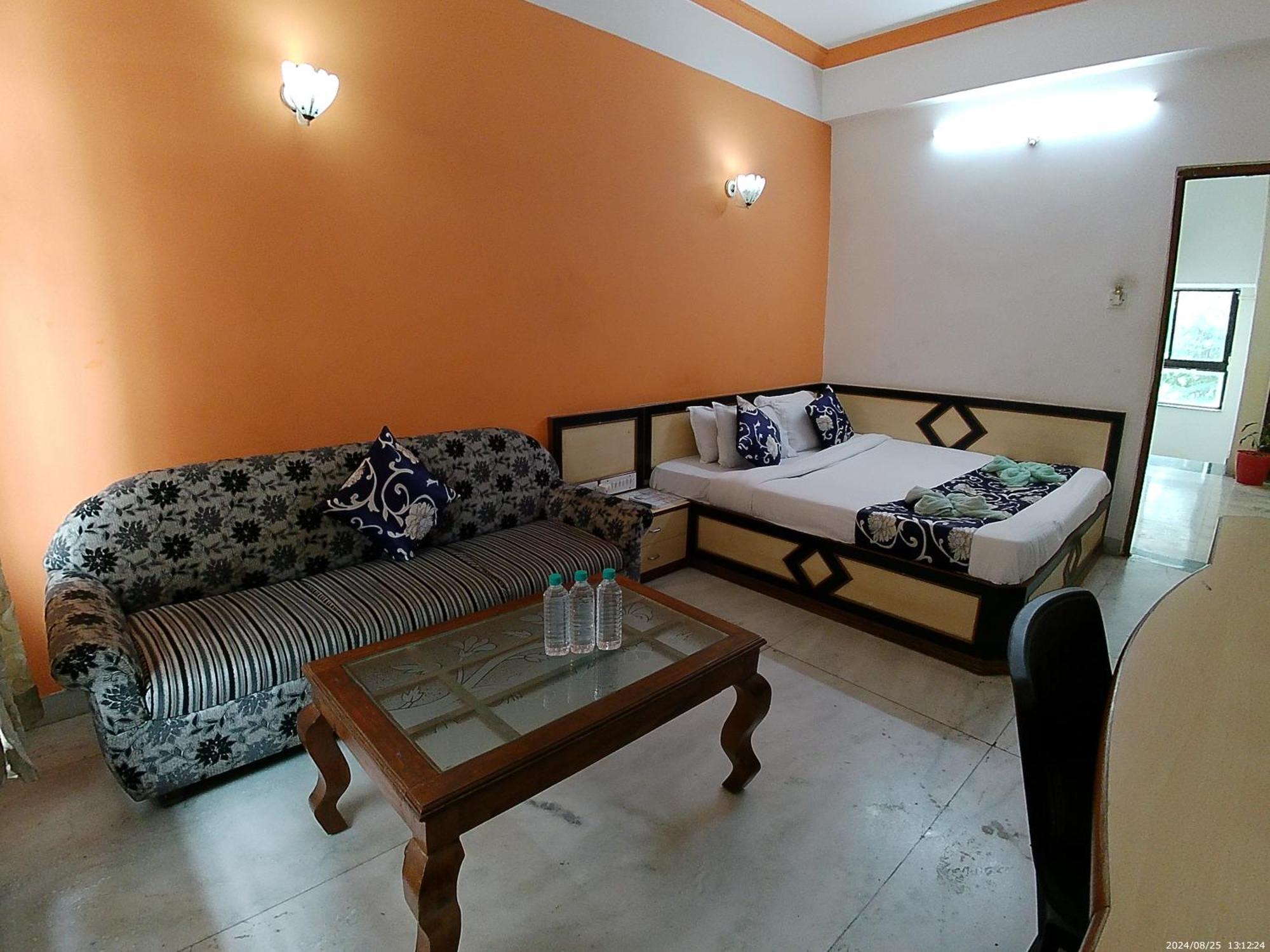 שירדי Hotel Indore Palace - Feel At Home מראה חיצוני תמונה