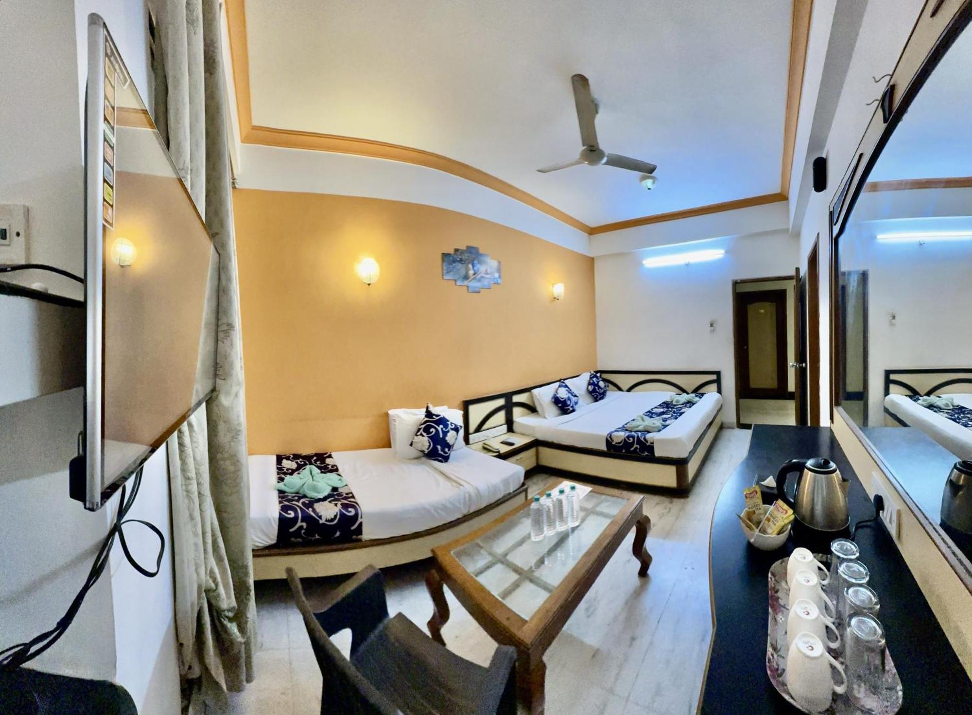 שירדי Hotel Indore Palace - Feel At Home מראה חיצוני תמונה