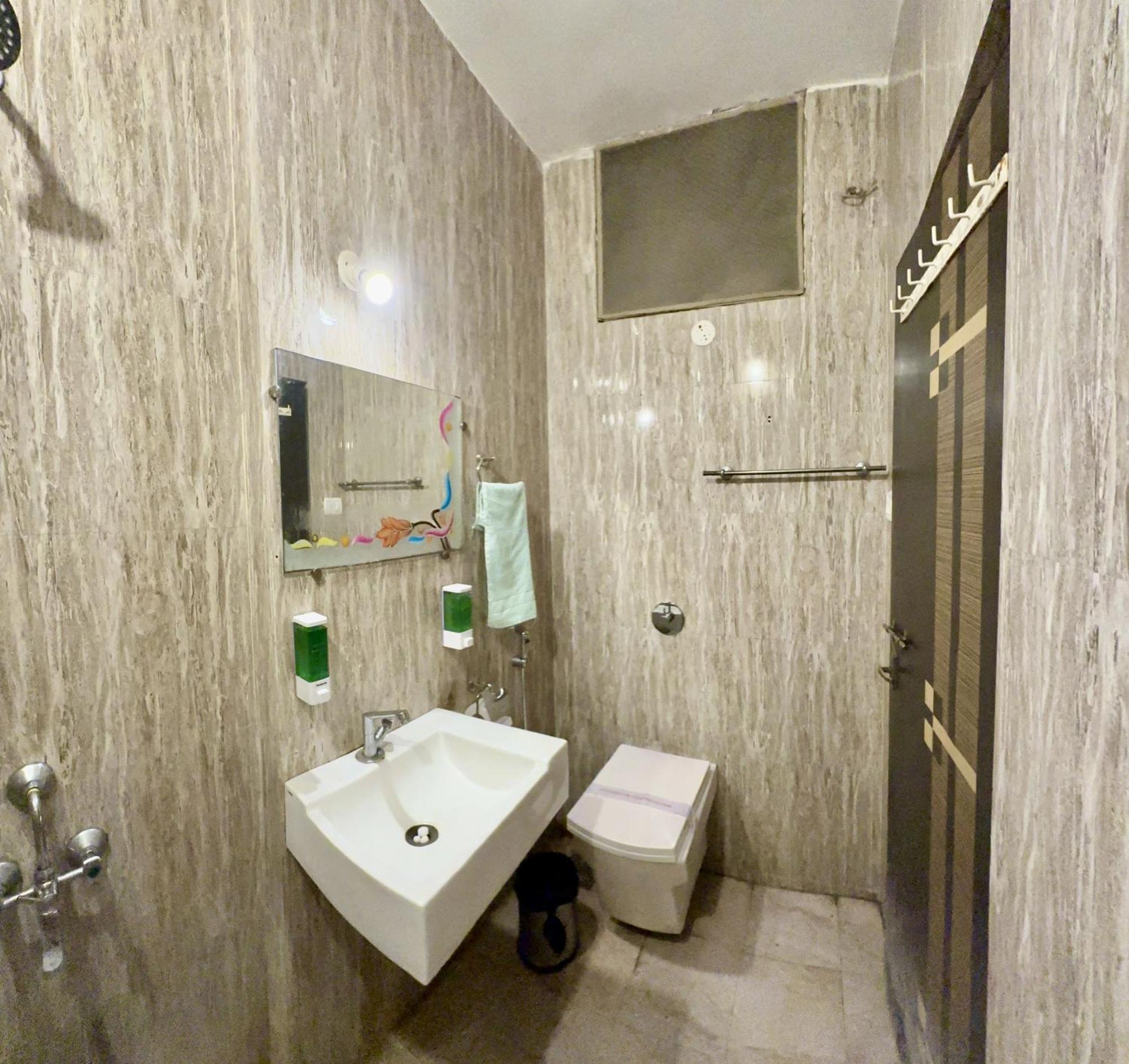שירדי Hotel Indore Palace - Feel At Home מראה חיצוני תמונה