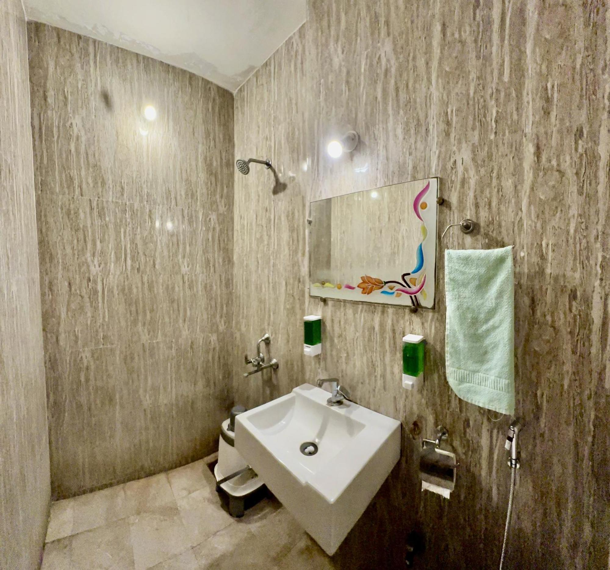 שירדי Hotel Indore Palace - Feel At Home מראה חיצוני תמונה