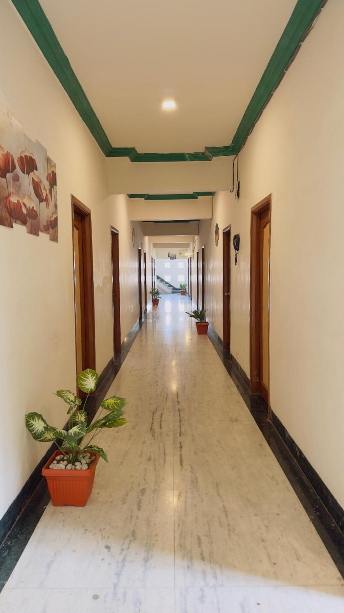 שירדי Hotel Indore Palace - Feel At Home מראה חיצוני תמונה