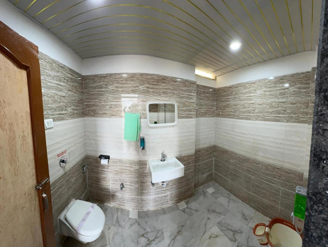 שירדי Hotel Indore Palace - Feel At Home מראה חיצוני תמונה
